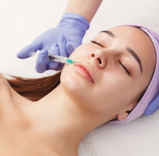 woman getting beauty injection at salon pydhy6c.jpg